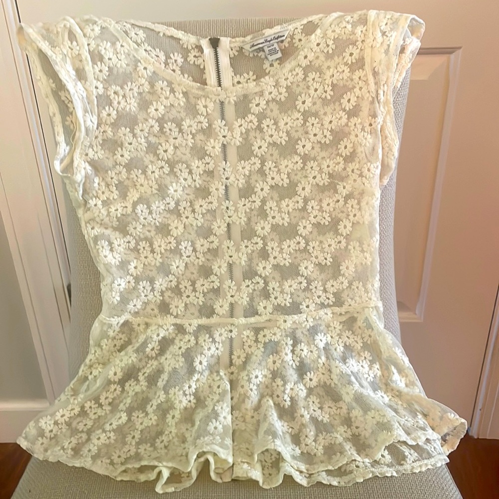 American Eagle Too with capped sleeves and dainty embroidered daisies